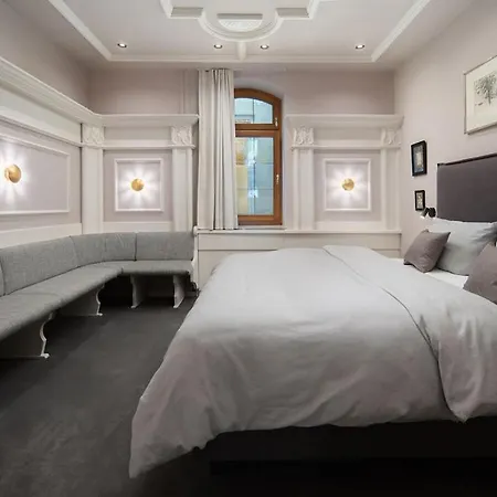 Maria Luise Comfortable *